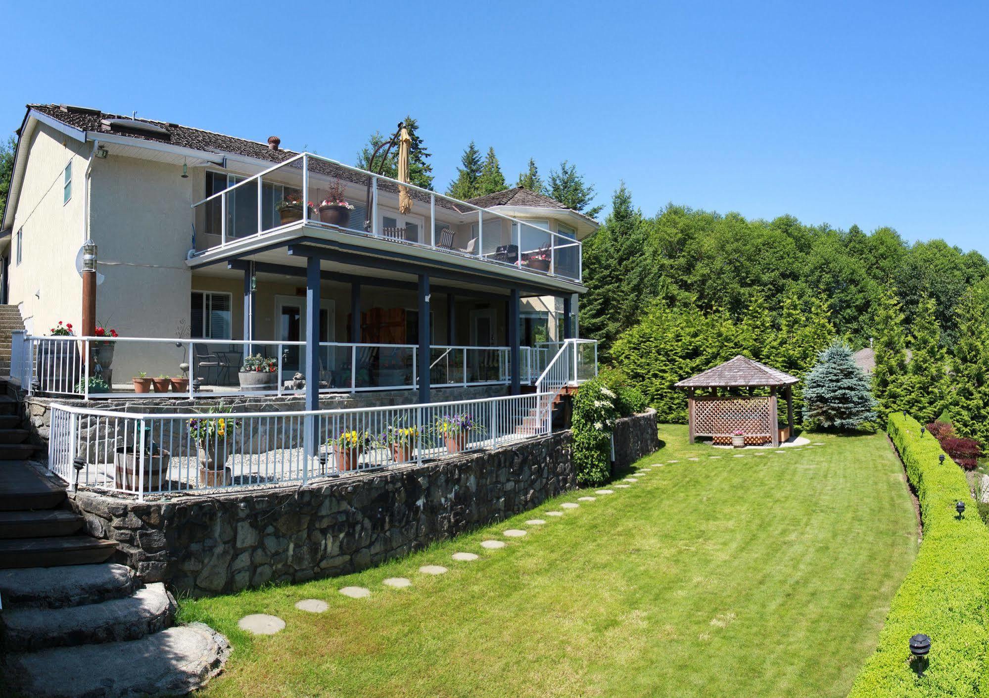 At The Shore Bed And Breakfast Сешелт Екстериор снимка
