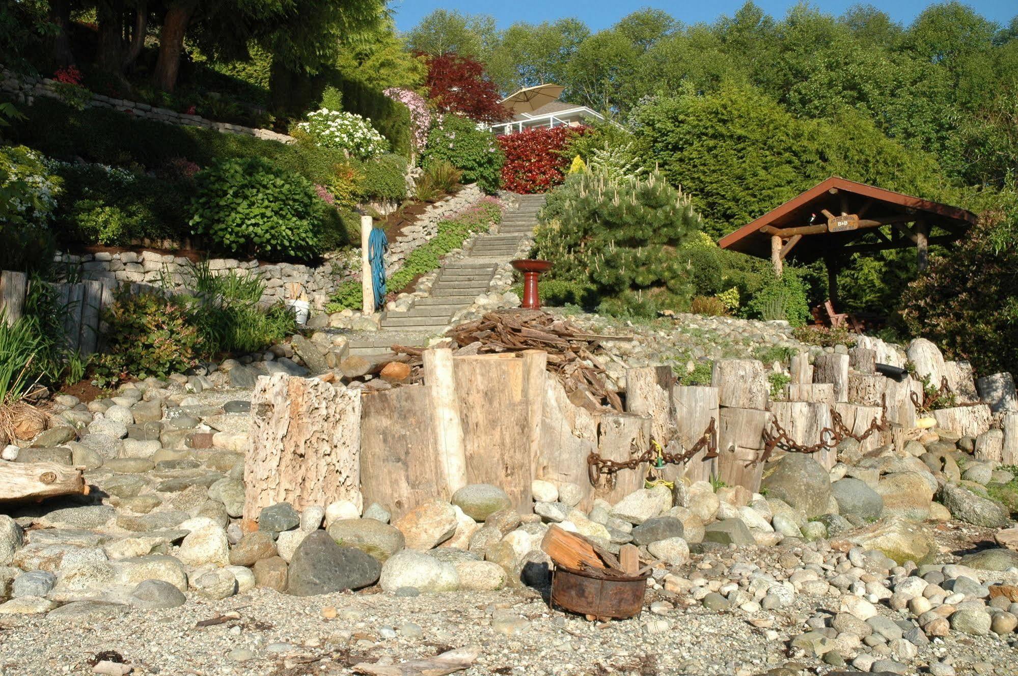 At The Shore Bed And Breakfast Сешелт Екстериор снимка